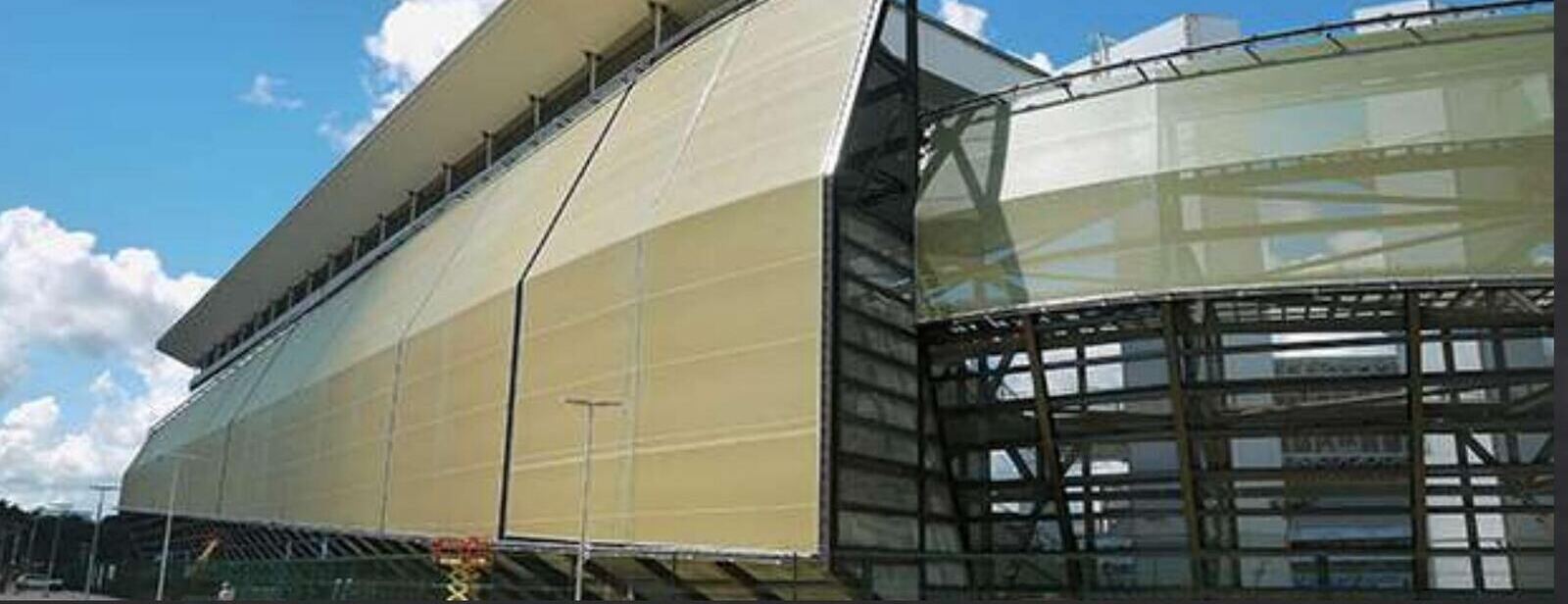 Fachada textil Soltis en edificio
